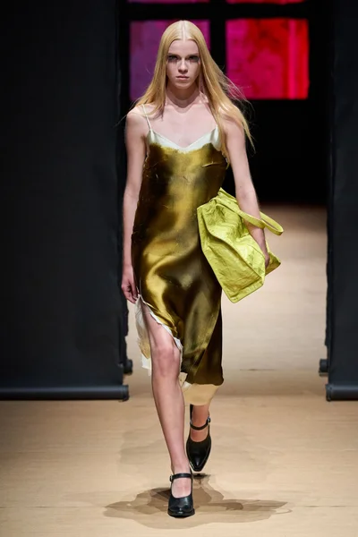 Look 8